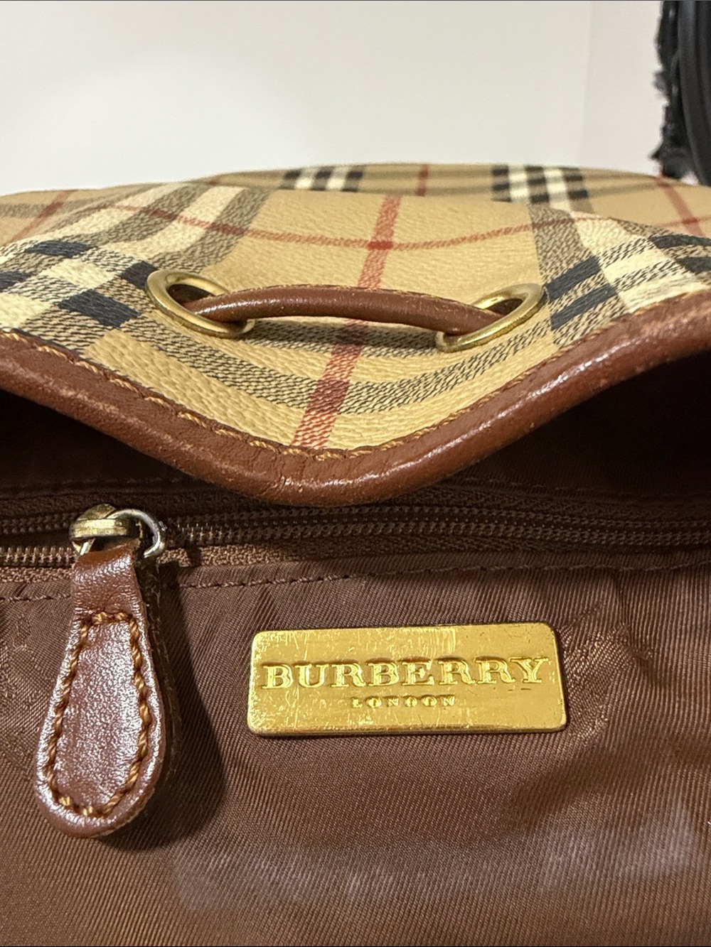 Burberry Vintage Beige Plaid Leather-Trim Drawstring Bucket Bag - Picture 13 of 15